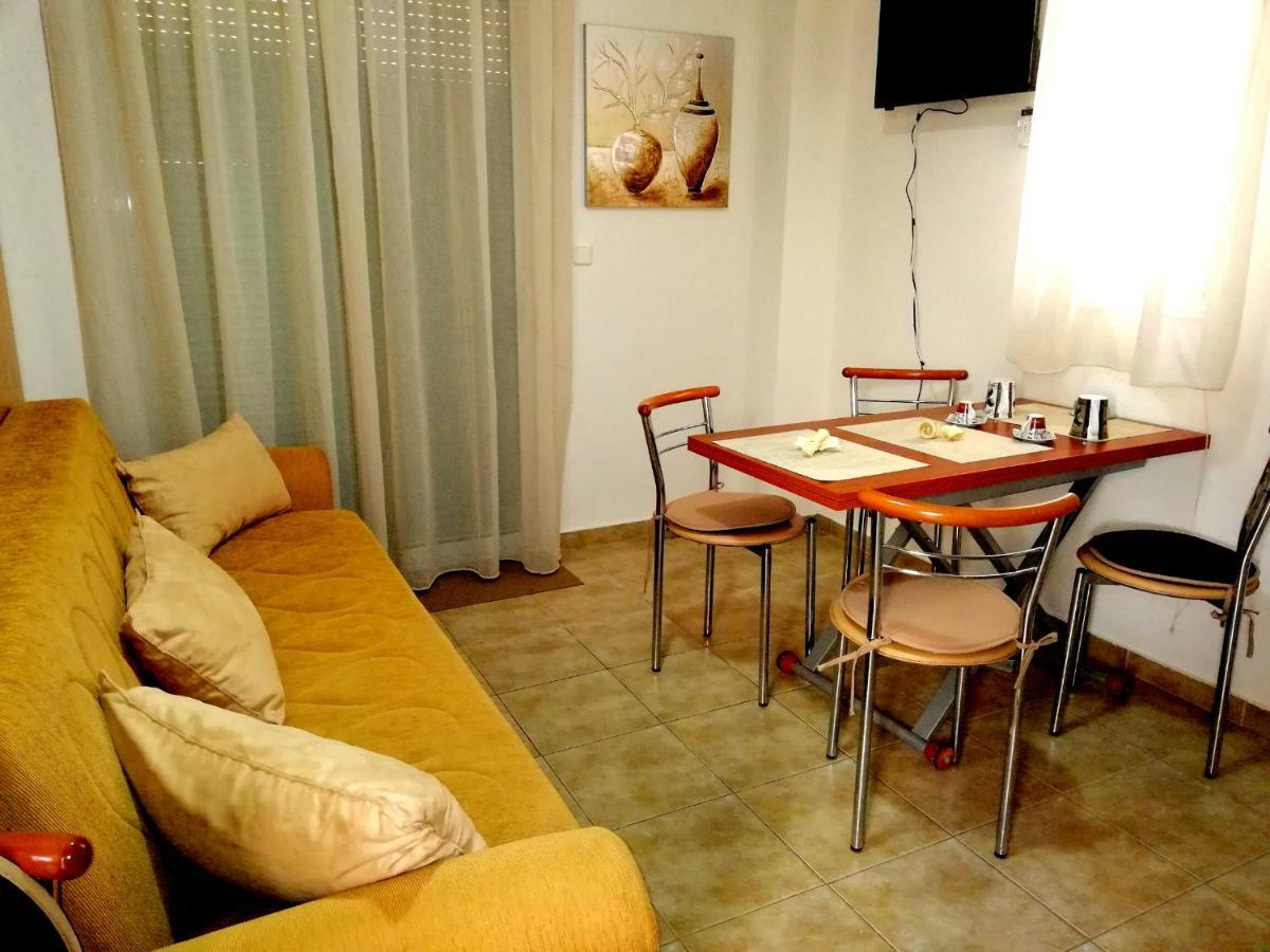 Kalamata Downtown Apartment Extérieur photo